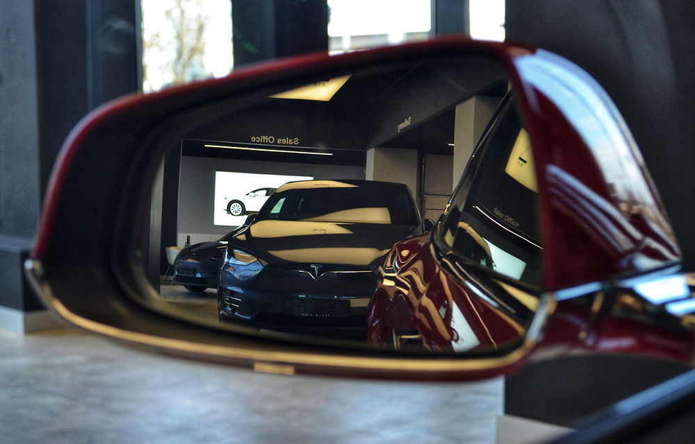 A fost inaugurat Teslounge, primul showroom dedicat exclusiv modelelor Tesla: detalii despre service și termene de livrare - Poza 11
