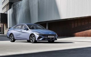 Hyundai Elantra facelift: cheie digitală și cameră de bord integrată