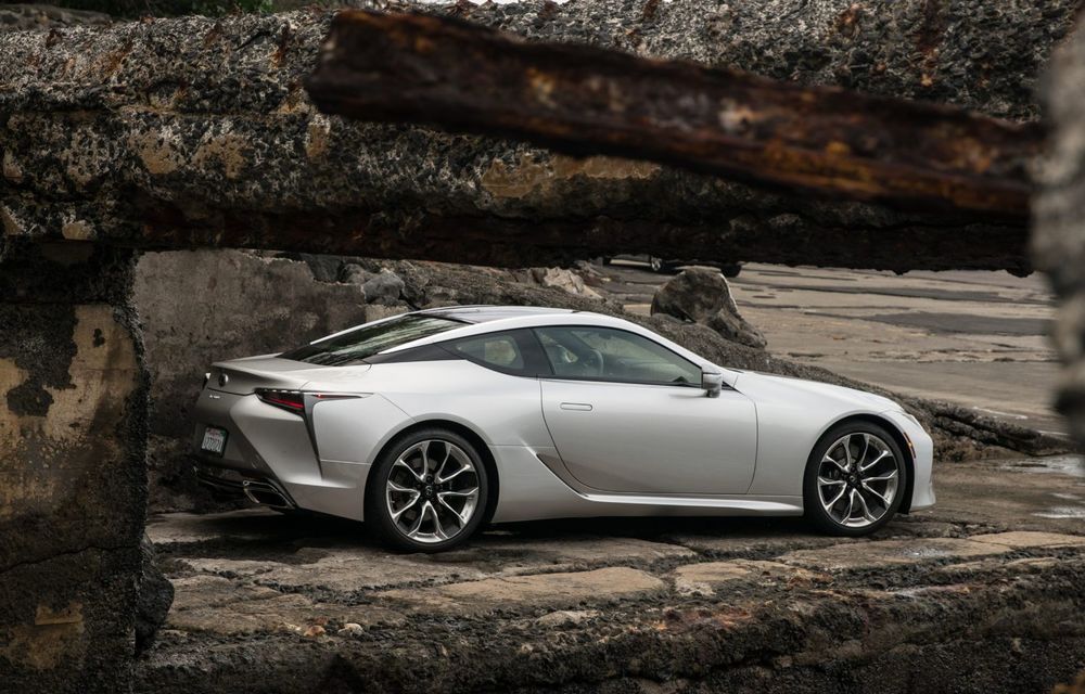 Ce visează oare designerii japonezi? Noul Lexus LC500 arată ca un concept și este o sportivă cu transmisie automată cu 10 trepte - Poza 2